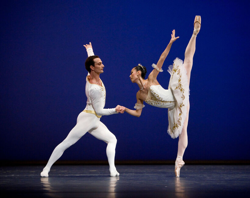 Jiří Bubeníček and Yumiko Takeshima. Theme and Variations, George Balanchine. Photo: Costin Radu.